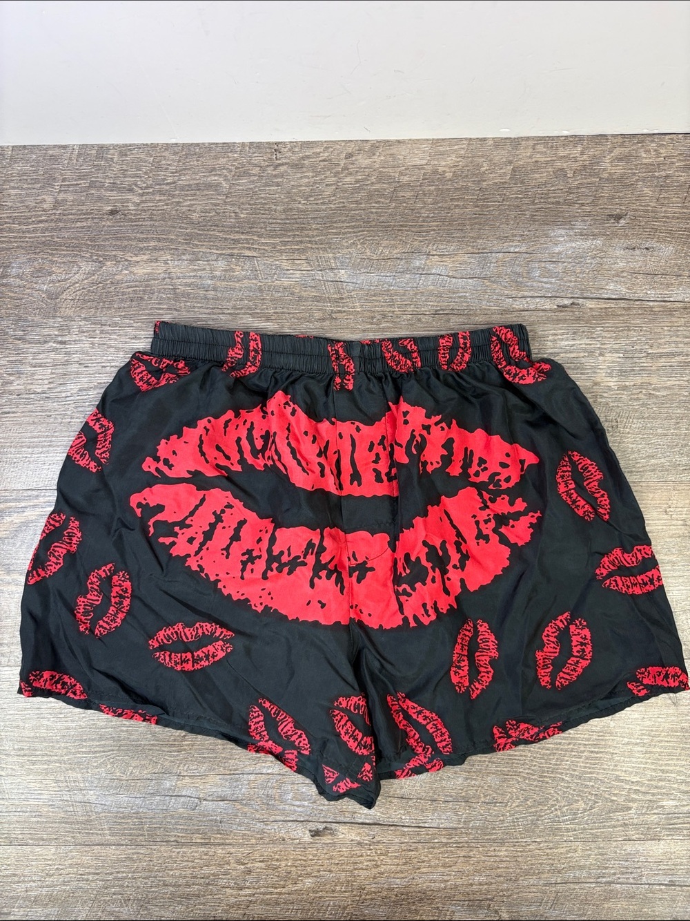 Briefly Stated Silk Kissing Lips Print Boxer Shorts – Size Medium